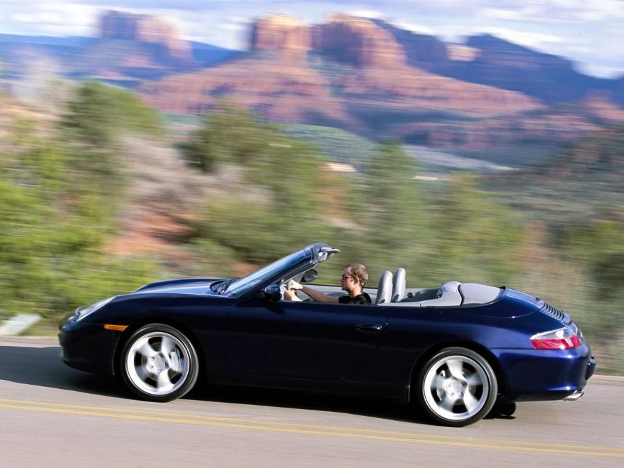  Porsche 911 Carrera 4 Cabriolet 2004 года  (фото 6 из 10)